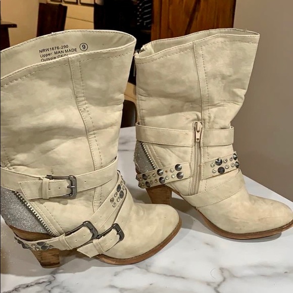 Boots - Picture 1 of 4